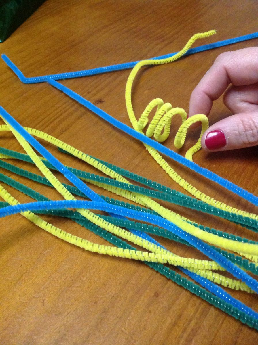 3o Dia - Oficina de férias virtual : Flores, pulseiras,coroas e anel de Pipe Cleaner