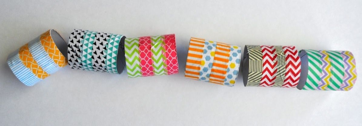 21o Dia – Oficina de férias virtual: Cobra com rolo de papel e washi tape.