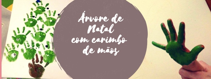 Árvore de Natal com carimbo de mãos